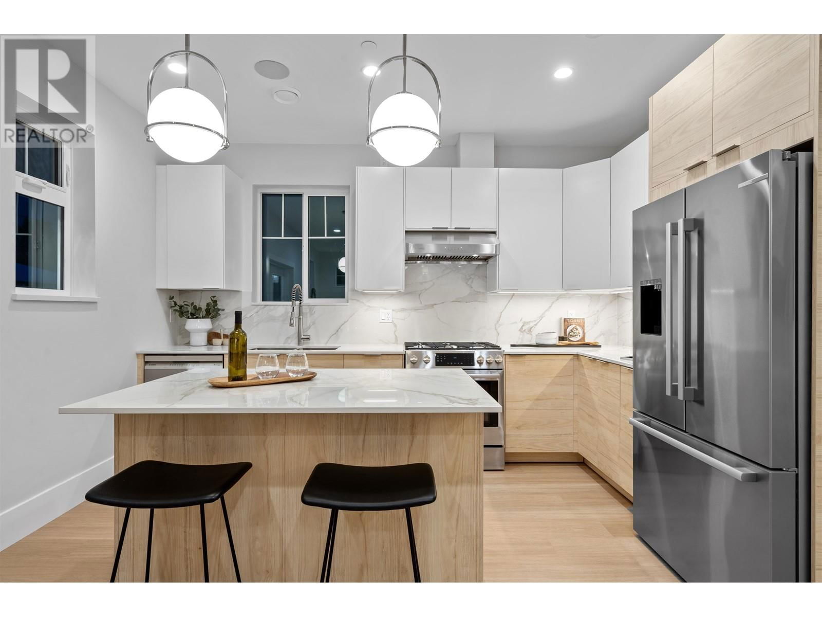 2 - 4423 W 16TH AVENUE Image 13