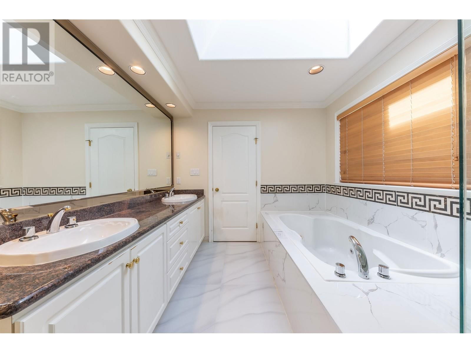 7471 LINDSAY ROAD Image 22