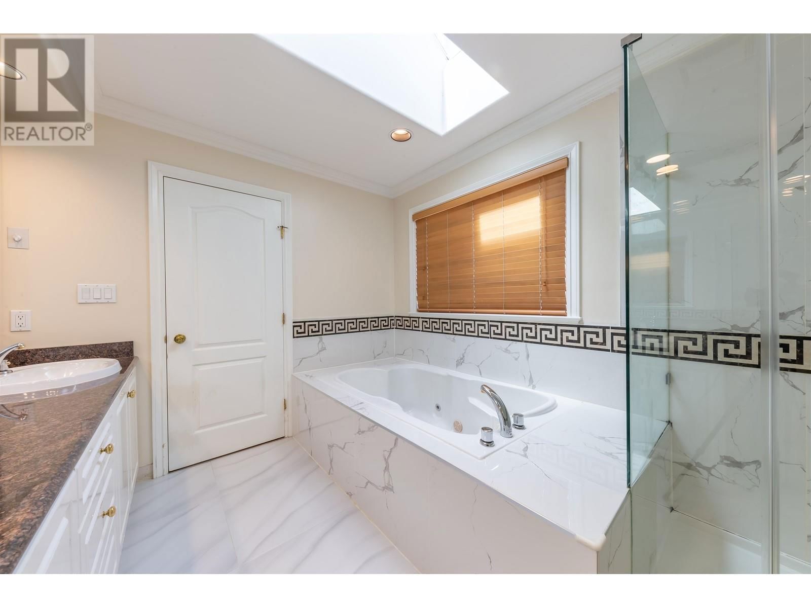 7471 LINDSAY ROAD Image 23