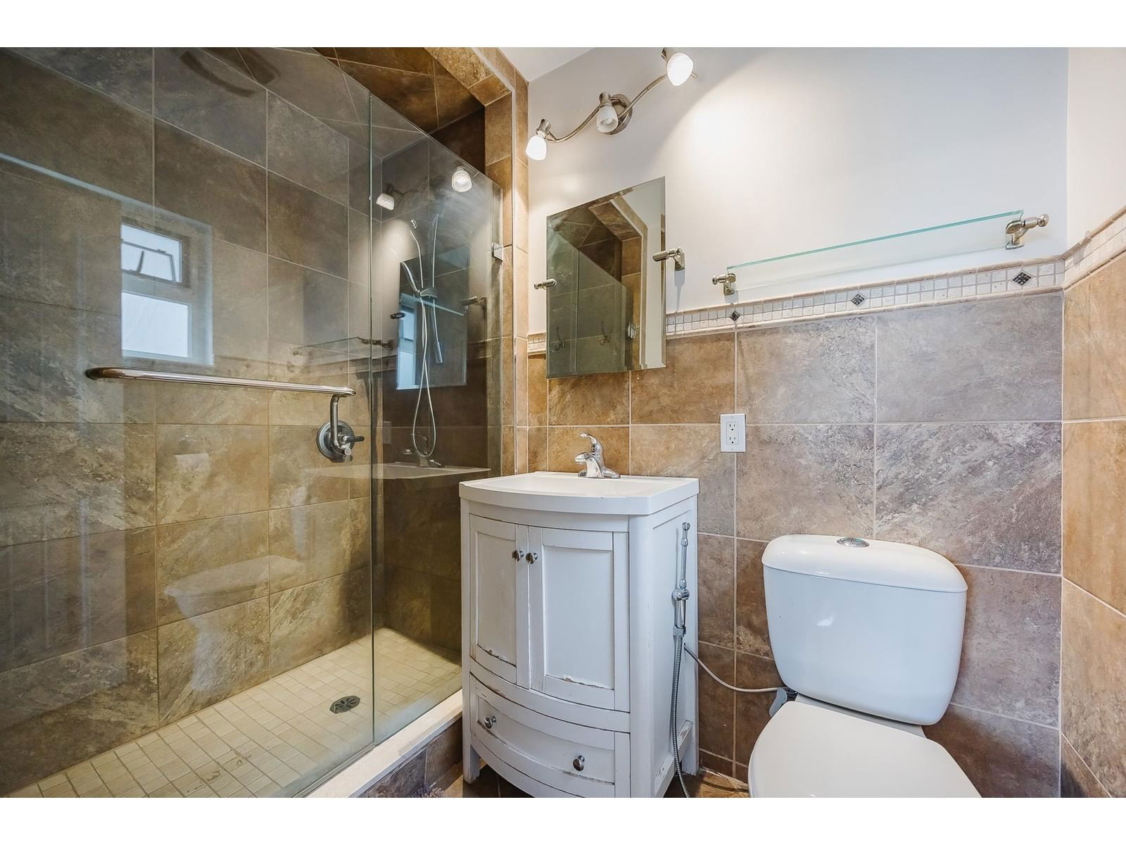 9749 CROWN Image 16