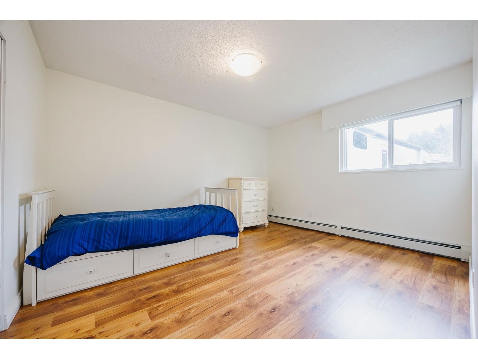 9749 CROWN Image 17