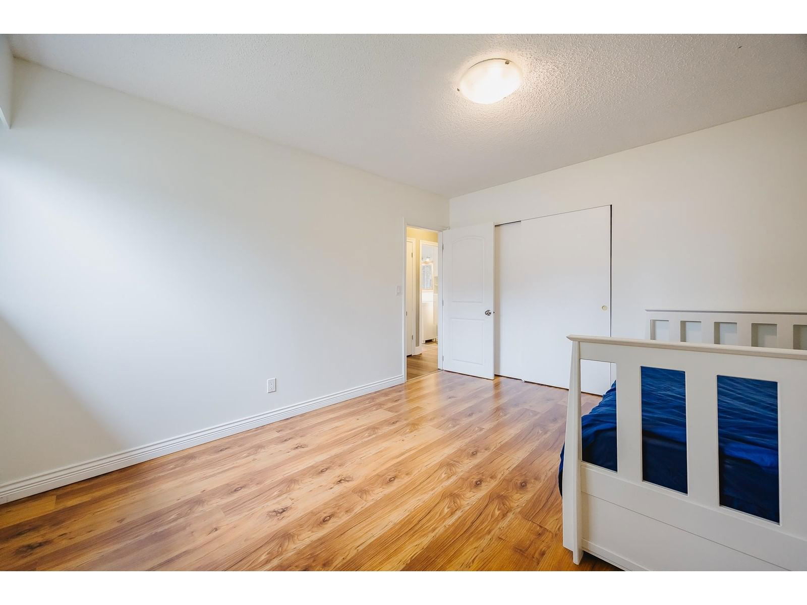 9749 CROWN Image 18