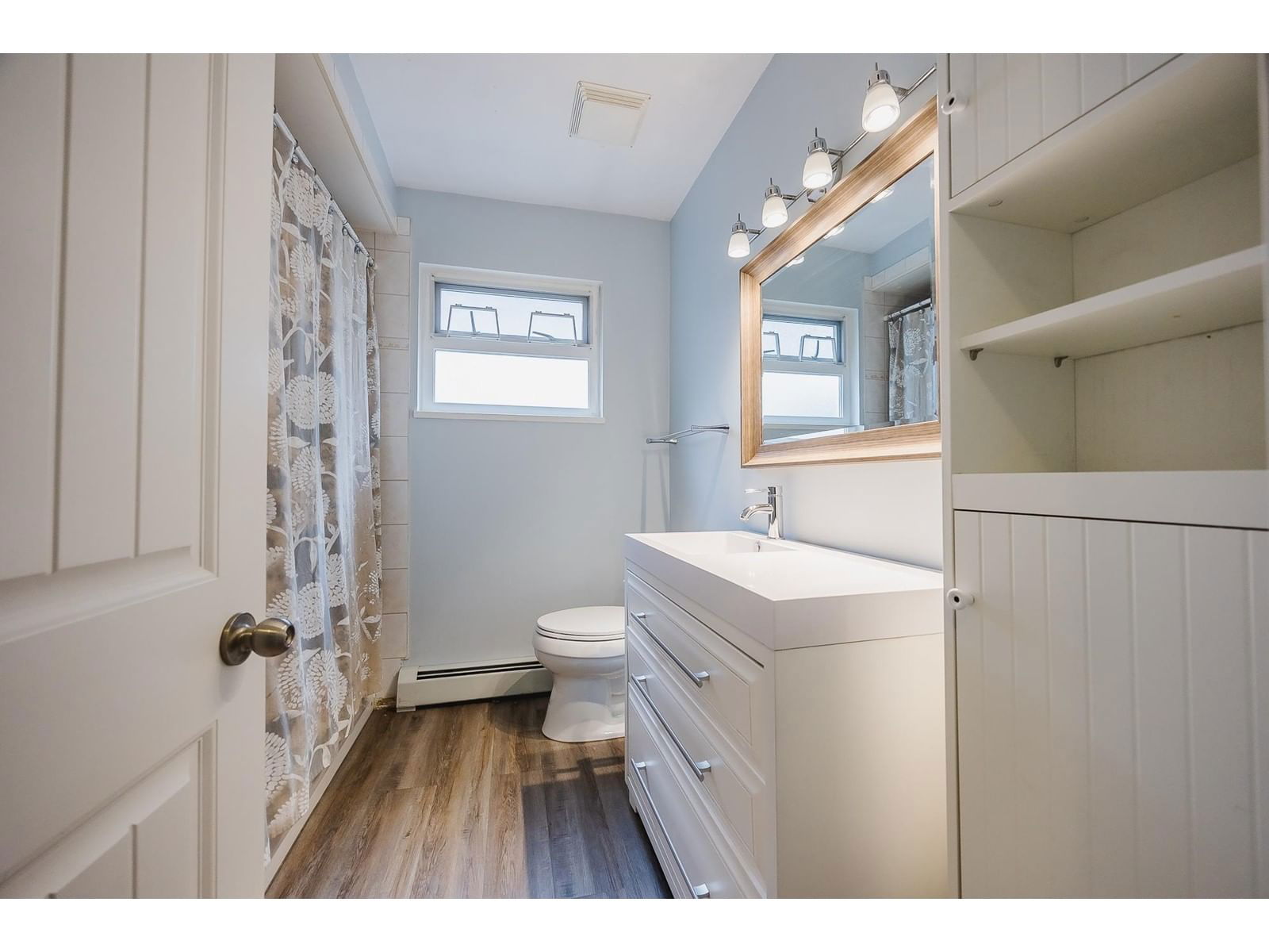 9749 CROWN Image 19