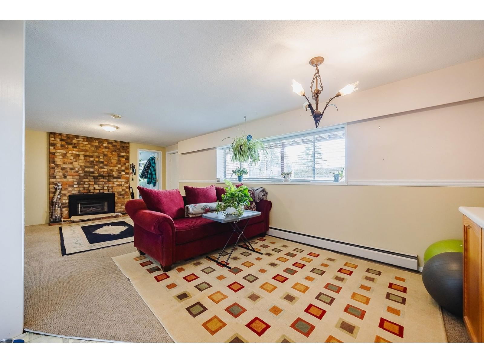 9749 CROWN Image 30