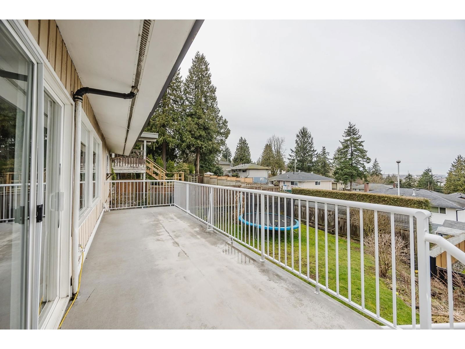 9749 CROWN Image 32