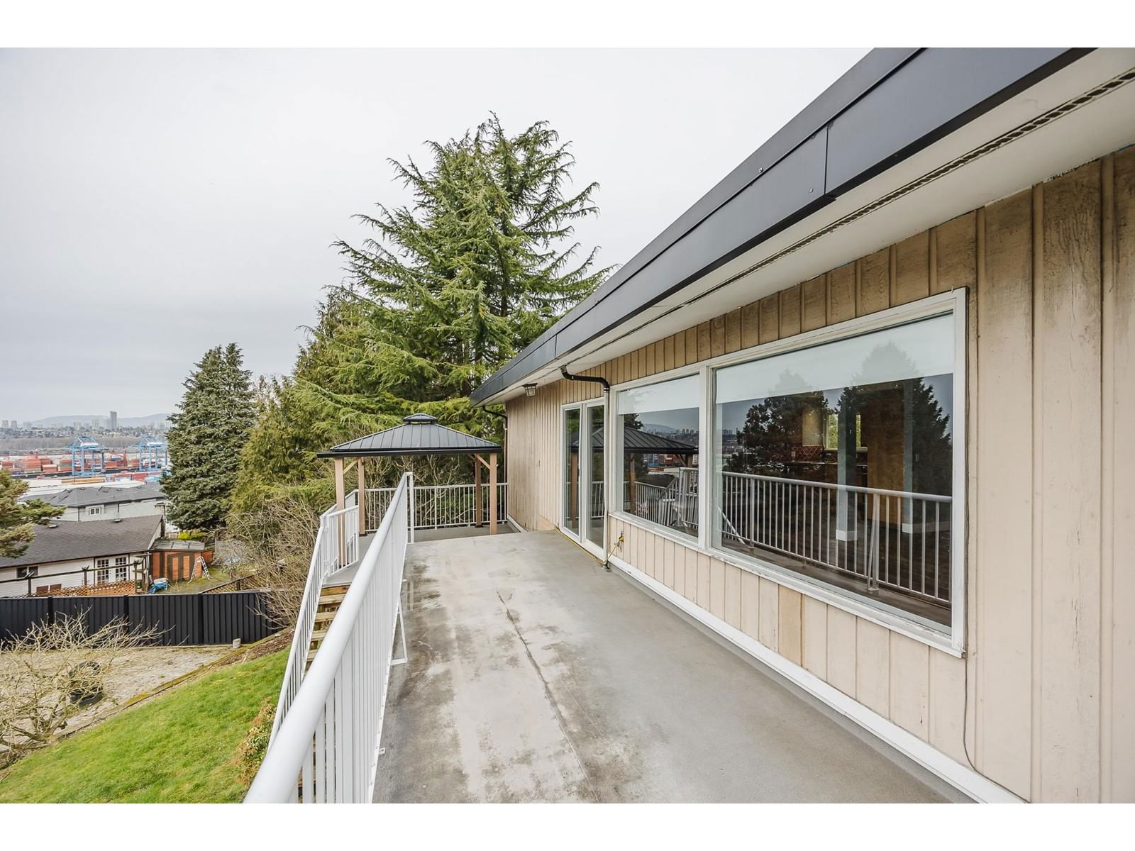 9749 CROWN Image 34