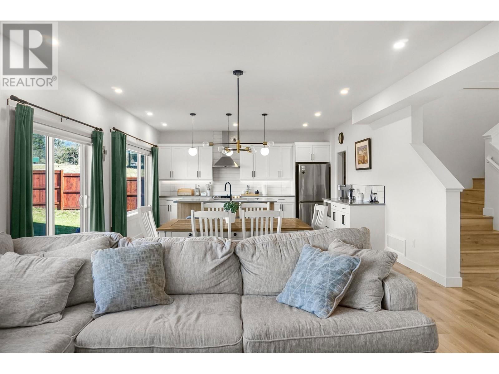 16 ROBINSON STREET Image 10