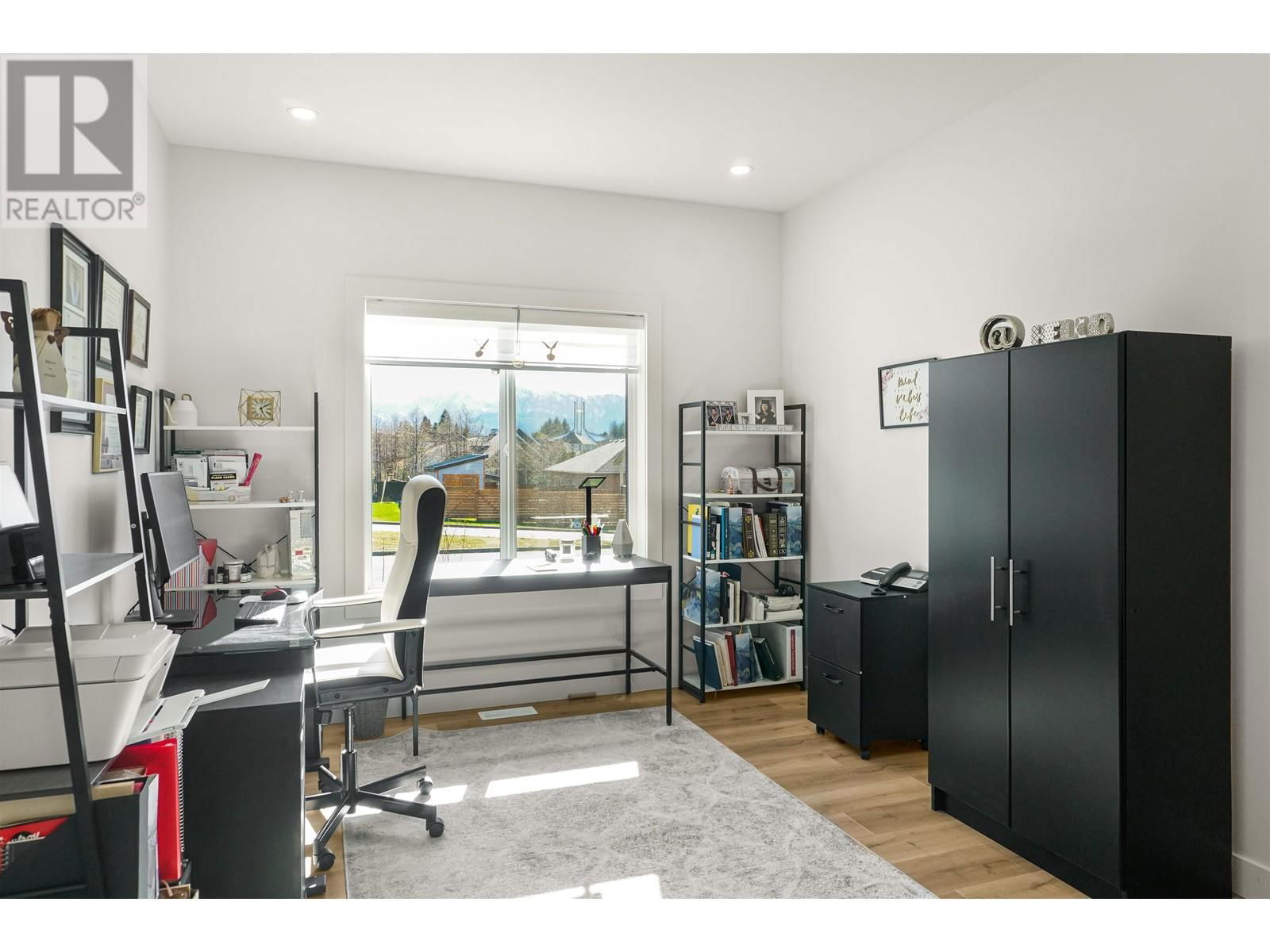 16 ROBINSON STREET Image 11