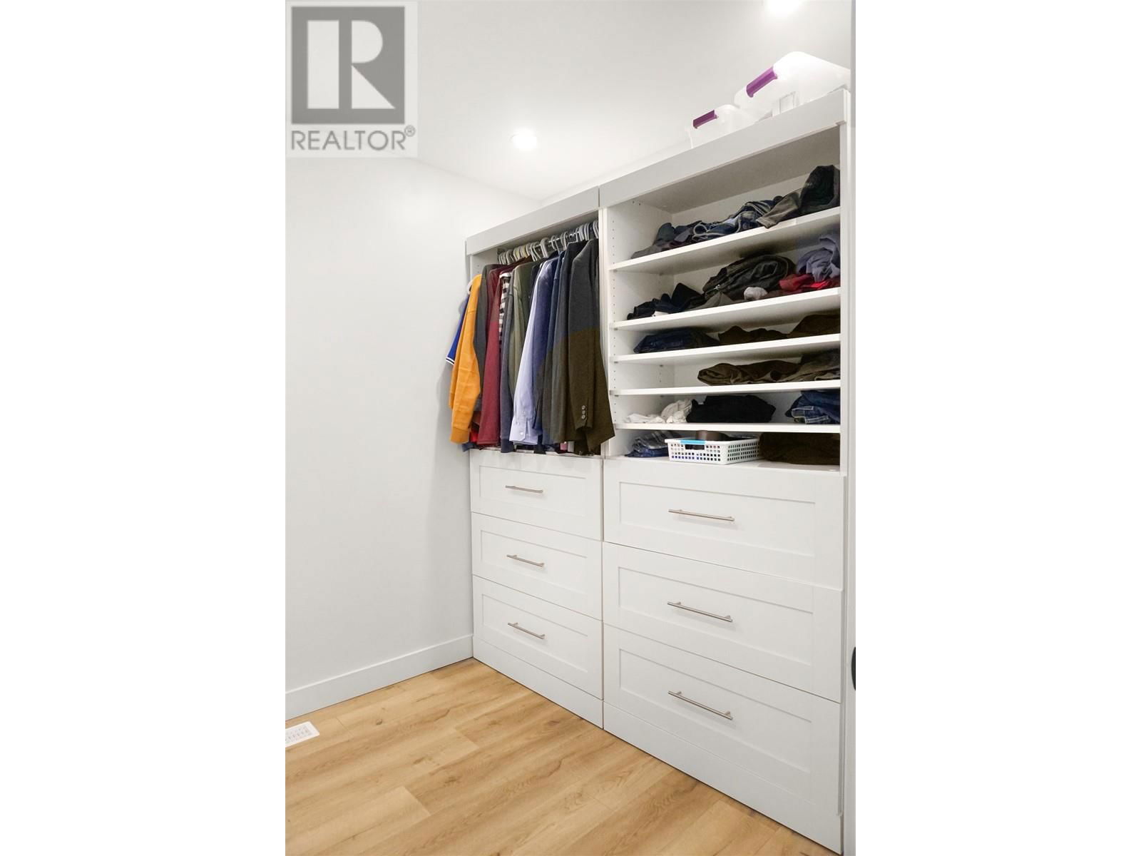 16 ROBINSON STREET Image 18