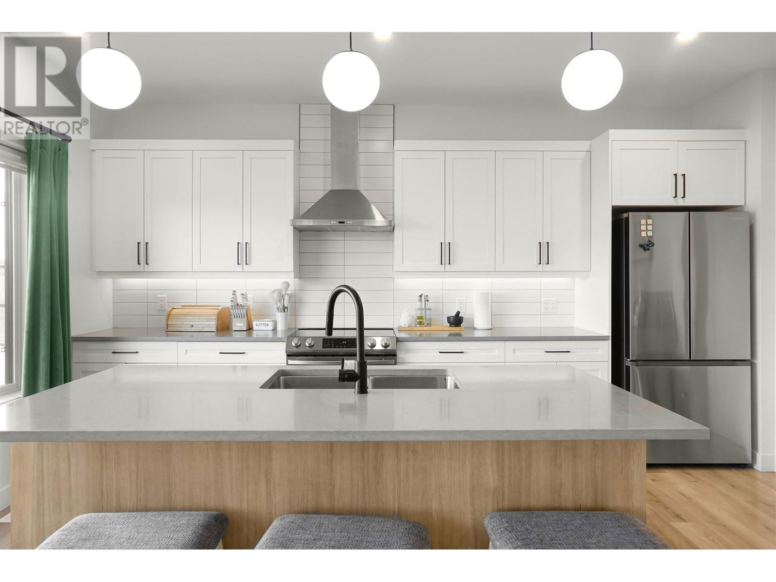 16 ROBINSON STREET Image 3