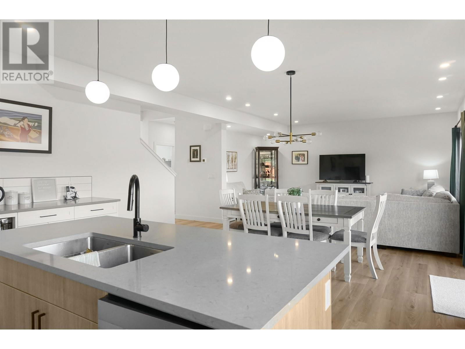16 ROBINSON STREET Image 5
