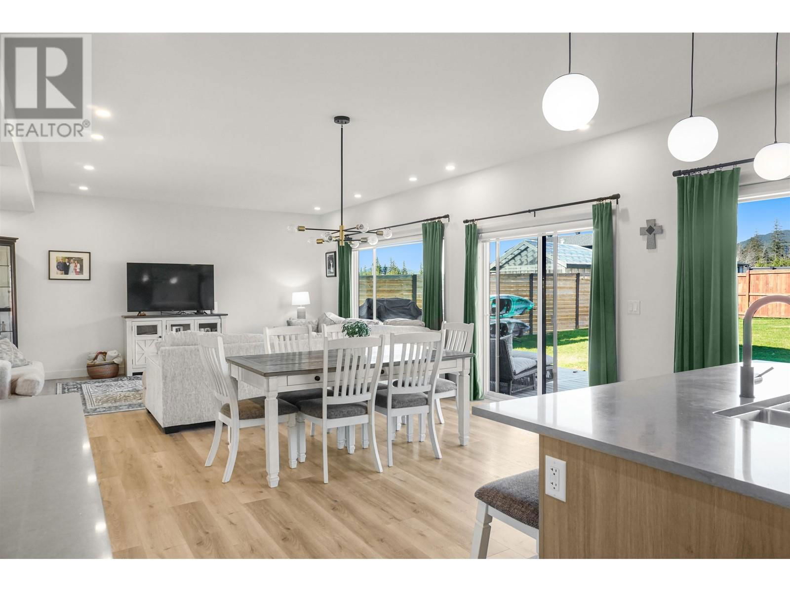 16 ROBINSON STREET Image 7