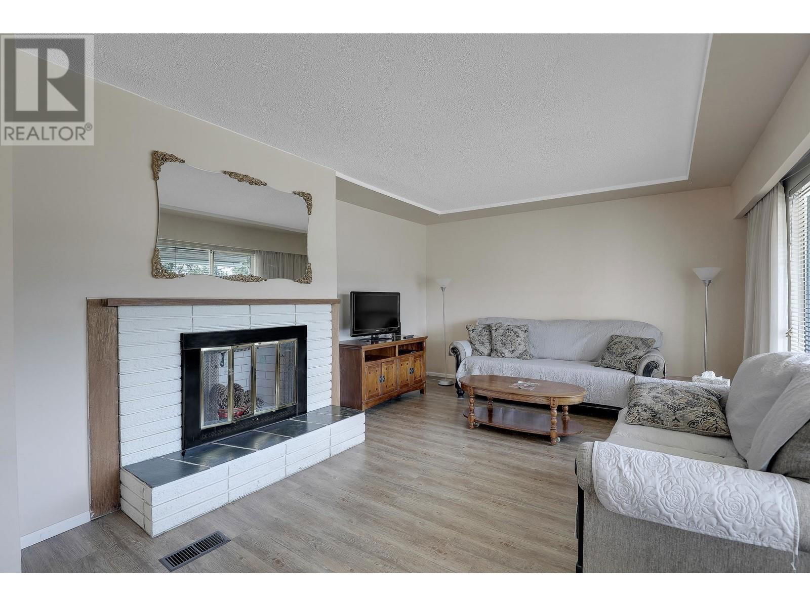 6407 LOUGHEED HIGHWAY Image 11