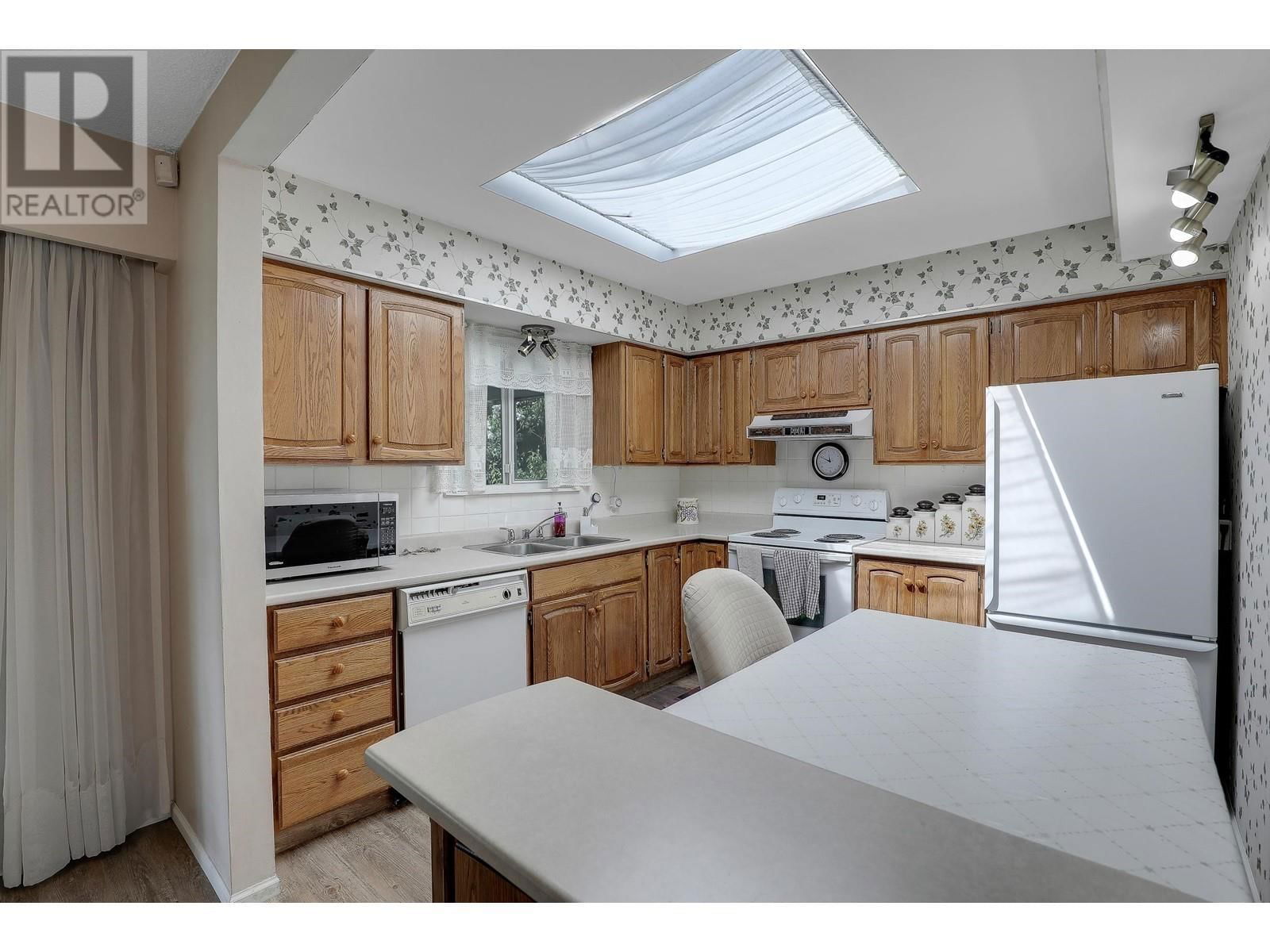 6407 LOUGHEED HIGHWAY Image 16