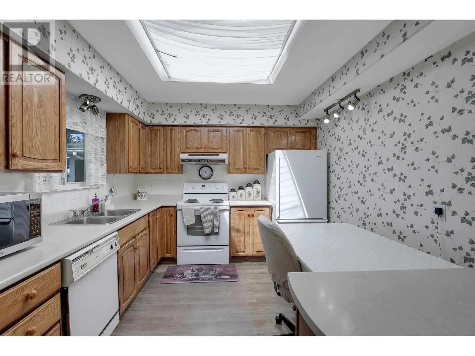 6407 LOUGHEED HIGHWAY Image 17