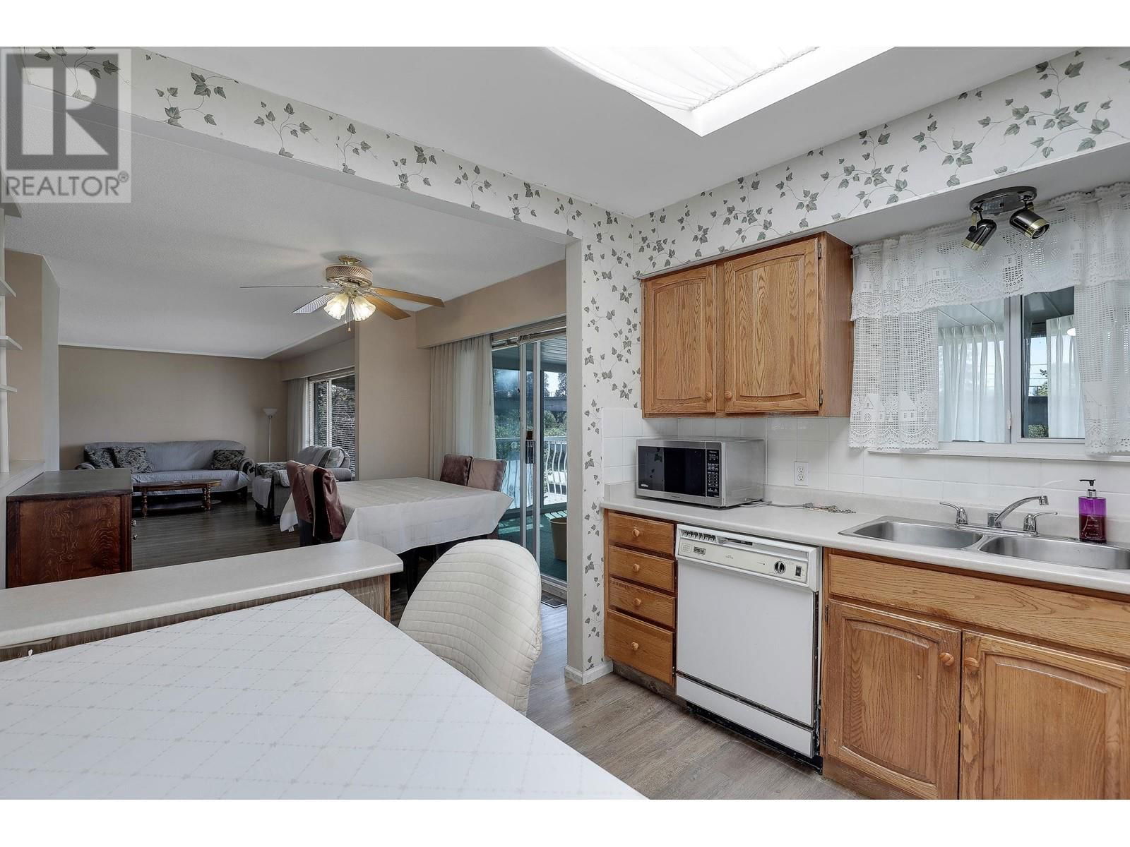 6407 LOUGHEED HIGHWAY Image 19