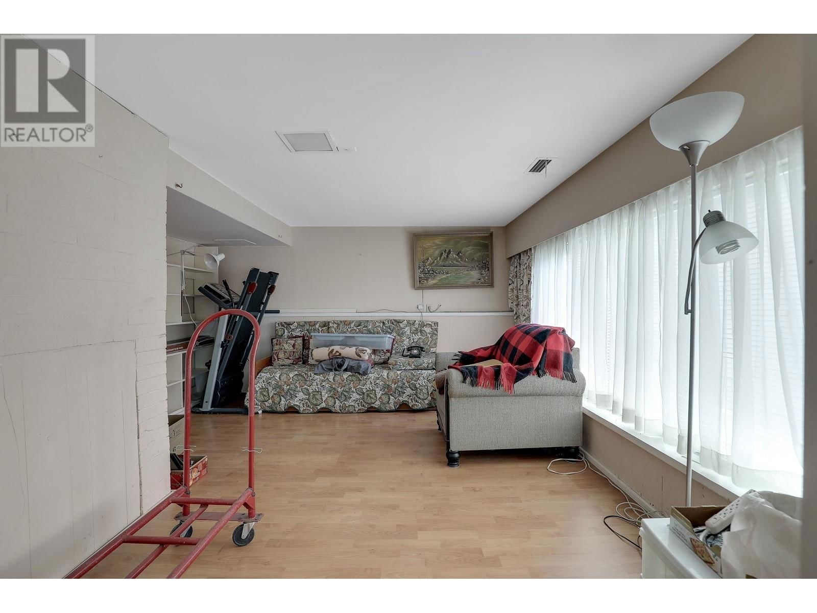 6407 LOUGHEED HIGHWAY Image 2