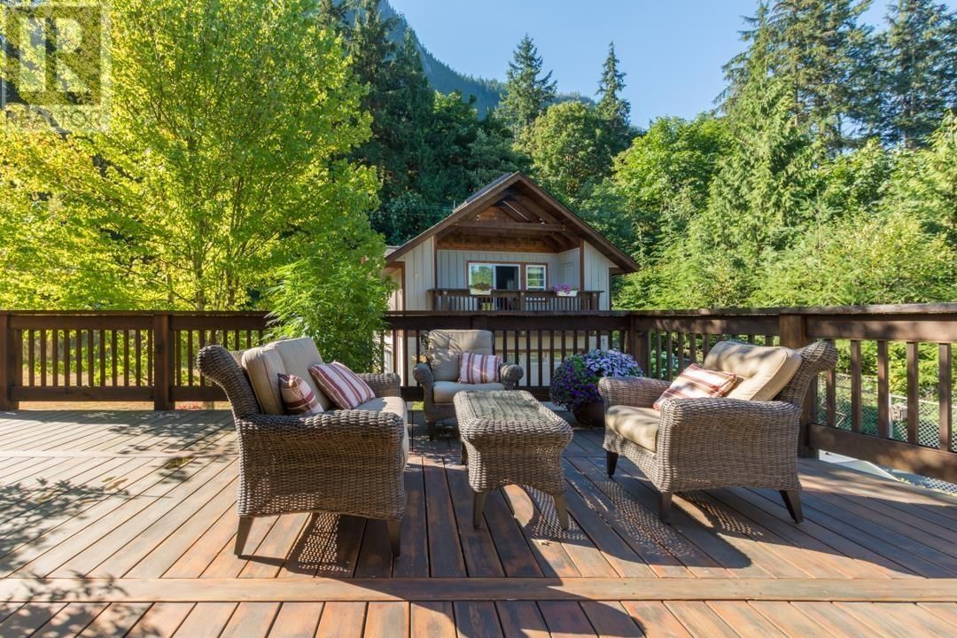 1002 BALSAM PLACE Image 10
