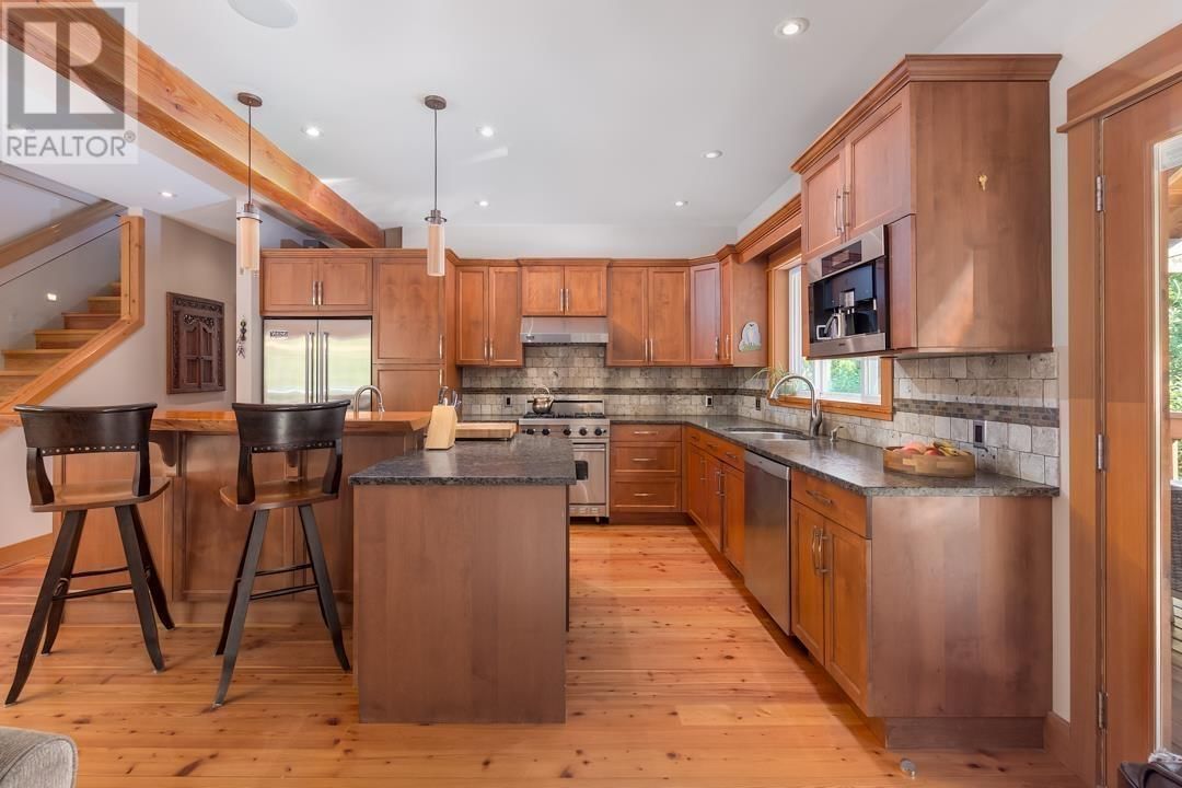 1002 BALSAM PLACE Image 13