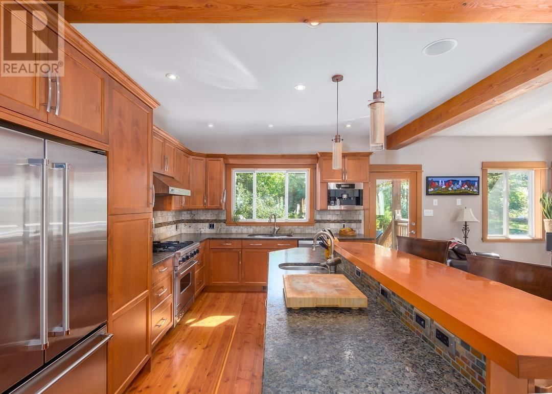 1002 BALSAM PLACE Image 15