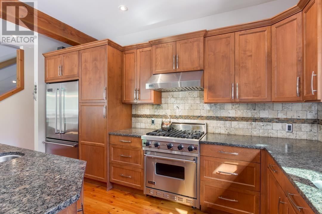 1002 BALSAM PLACE Image 18