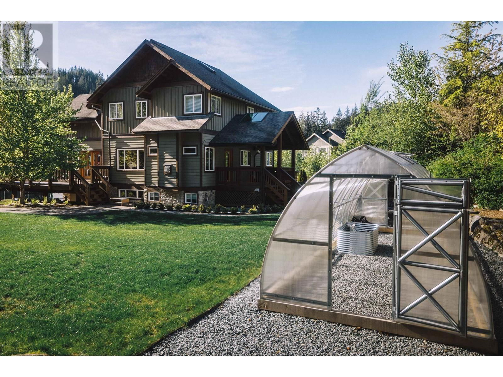 1002 BALSAM PLACE Image 2