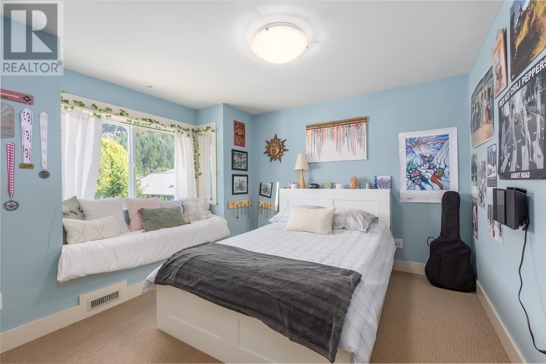 1002 BALSAM PLACE Image 20