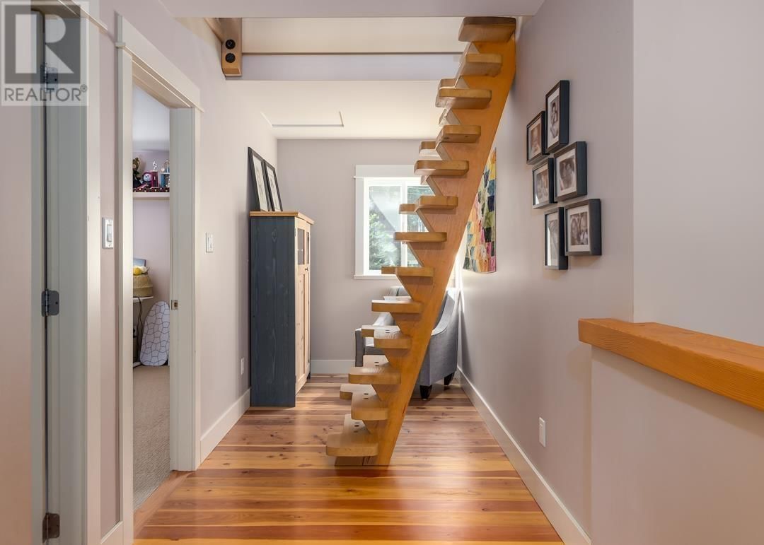 1002 BALSAM PLACE Image 22