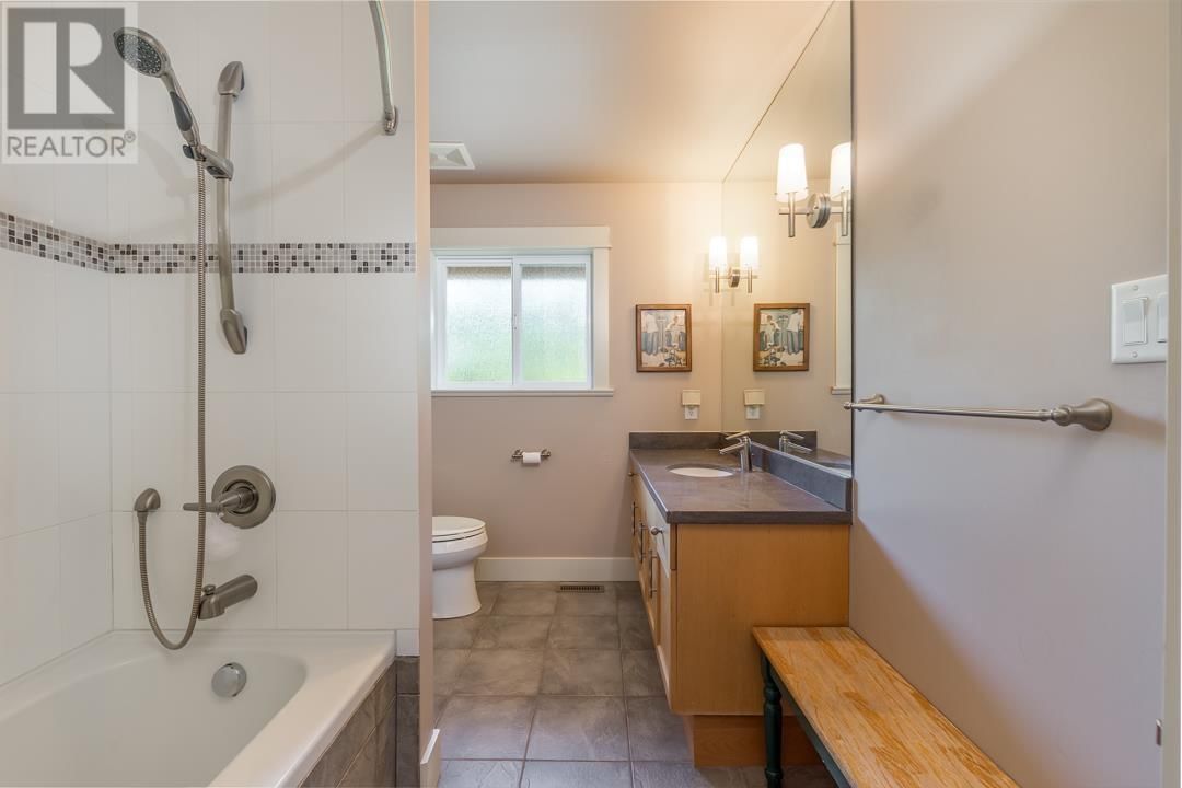 1002 BALSAM PLACE Image 23