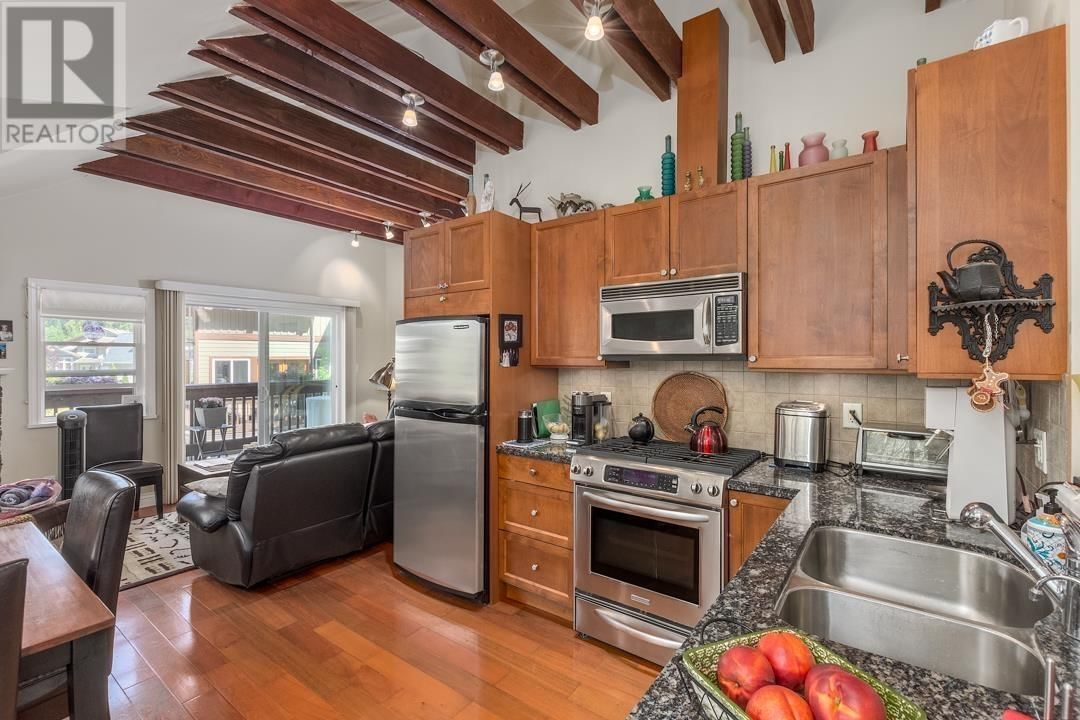 1002 BALSAM PLACE Image 29