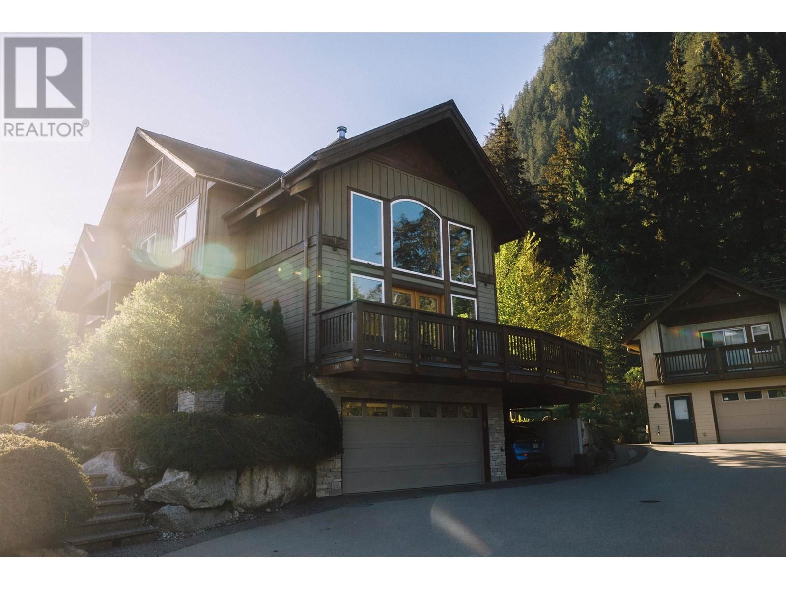 1002 BALSAM PLACE Image 3
