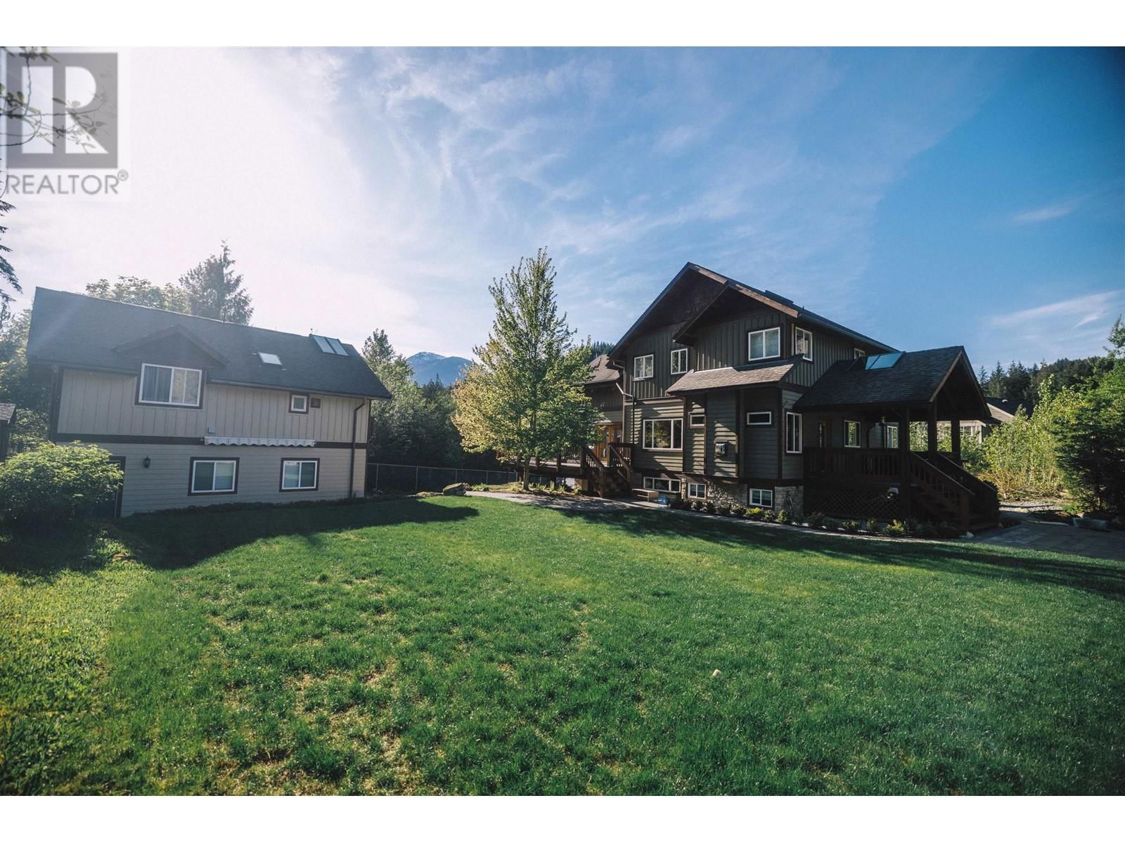 1002 BALSAM PLACE Image 36