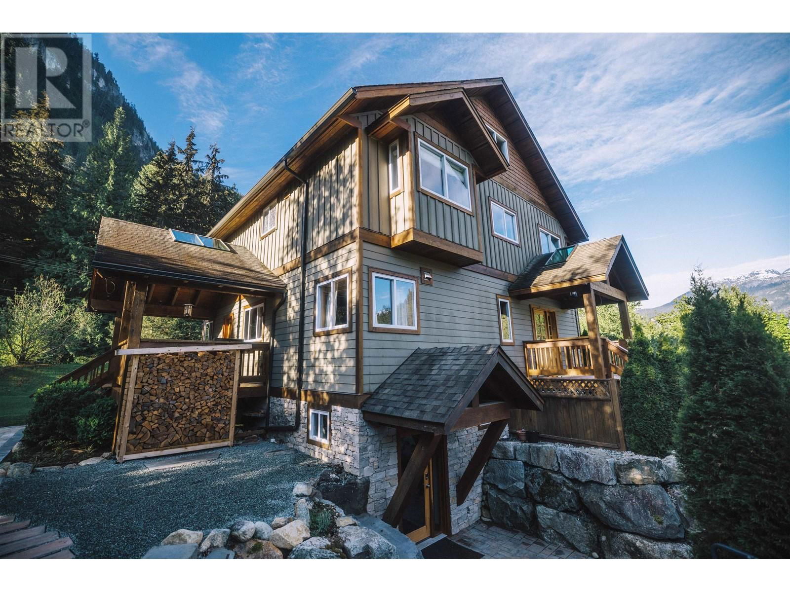 1002 BALSAM PLACE Image 4