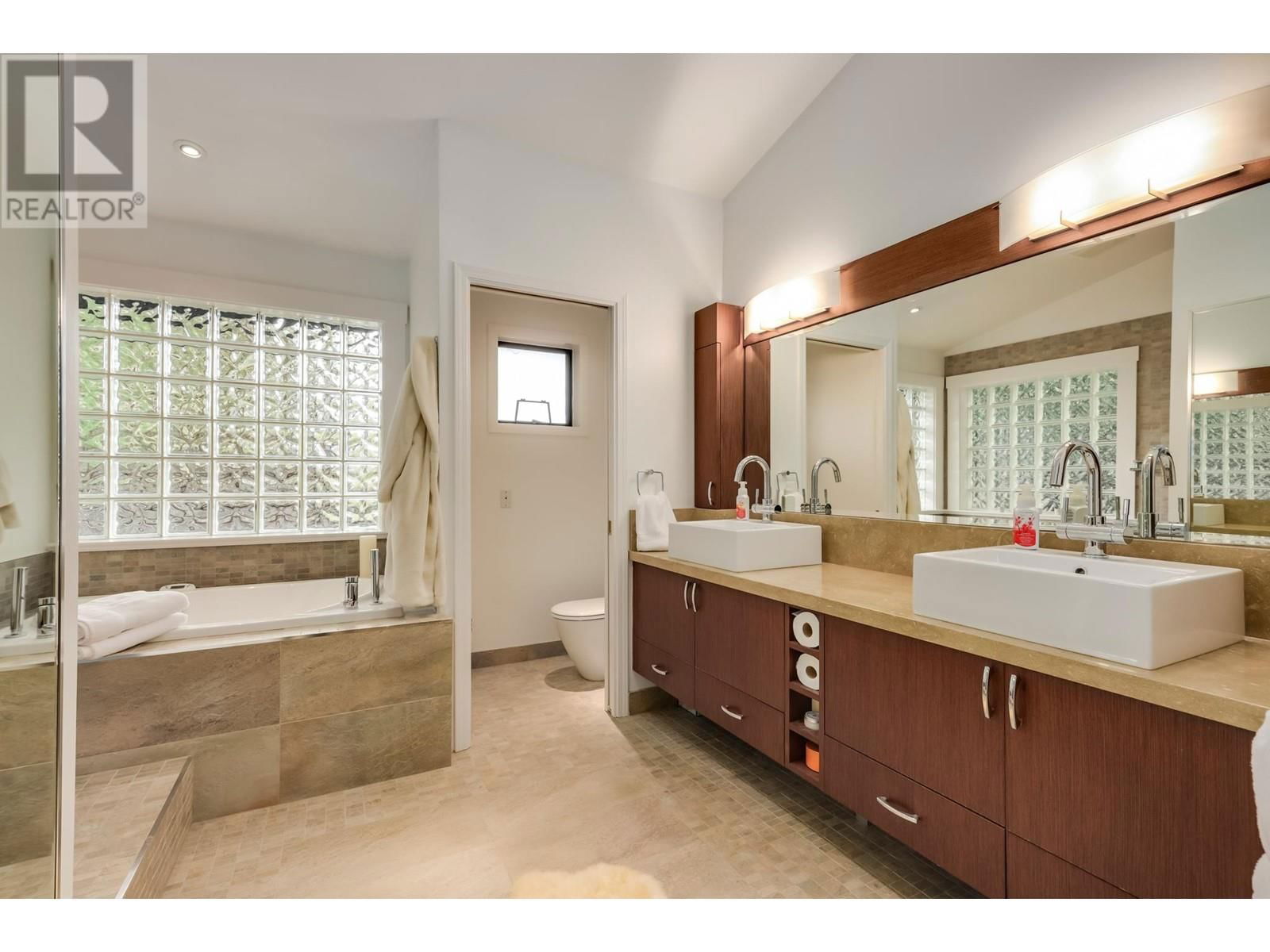 31 AXFORD BAY Image 19