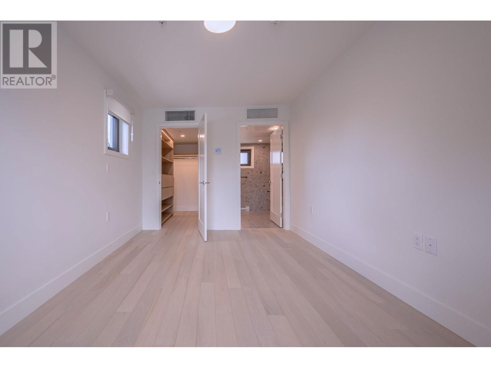 6322 OAK STREET Image 18