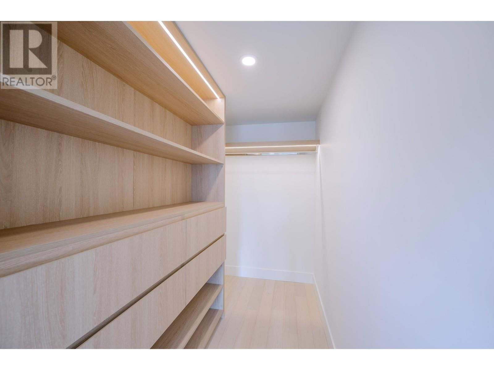 6322 OAK STREET Image 23