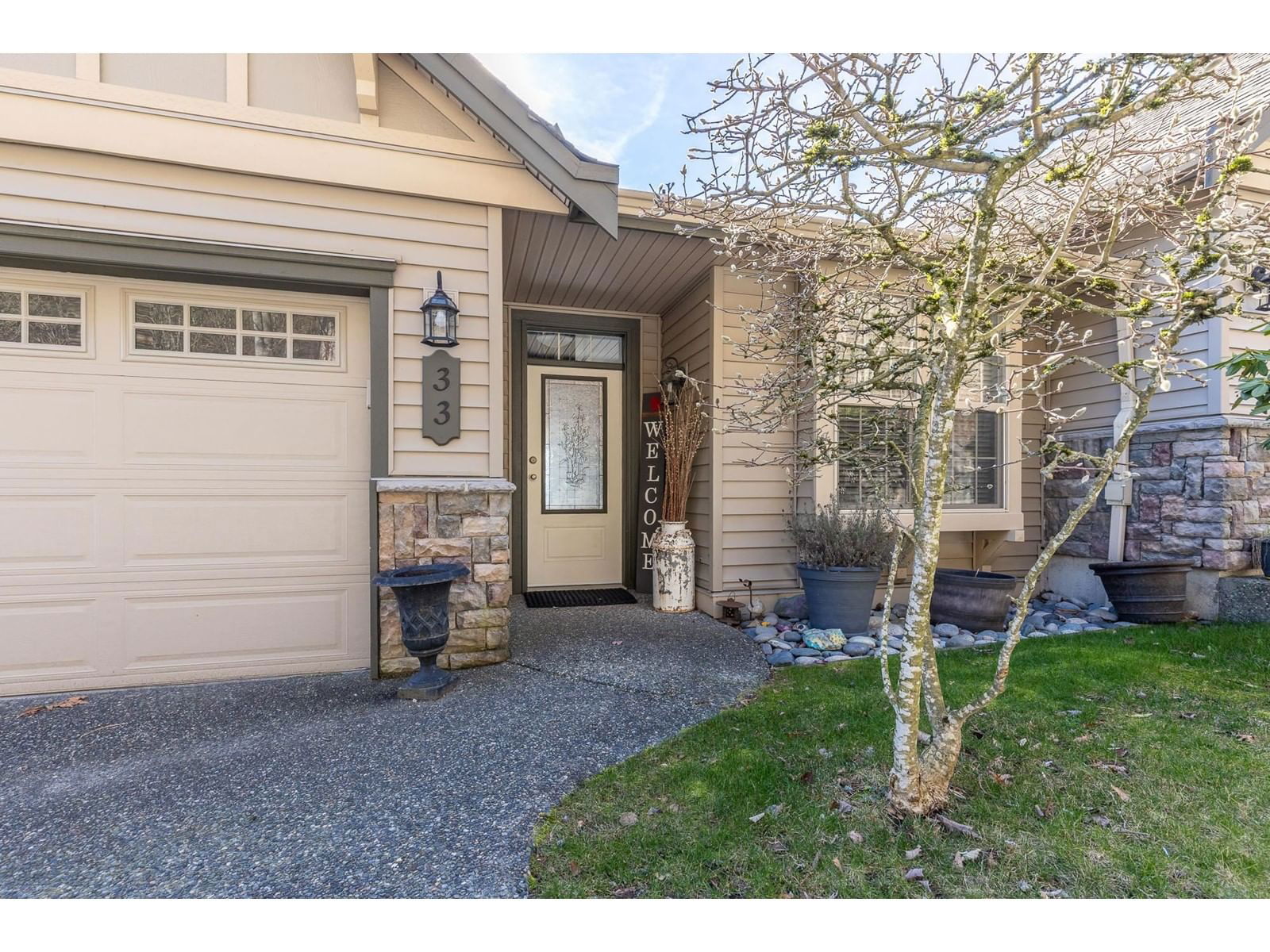 33 - 2842 WHATCOM Image 1