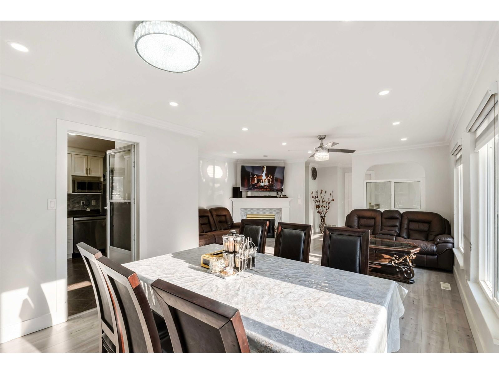 2706 MITCHELL Image 11