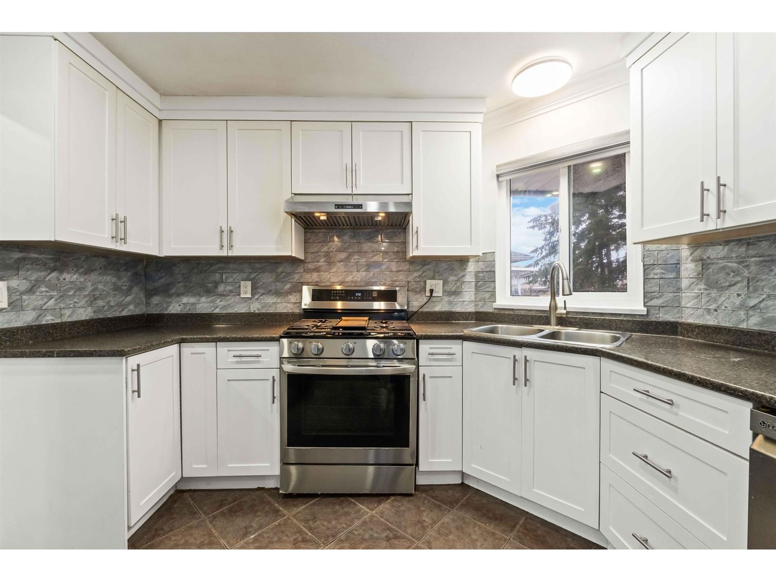 2706 MITCHELL Image 15