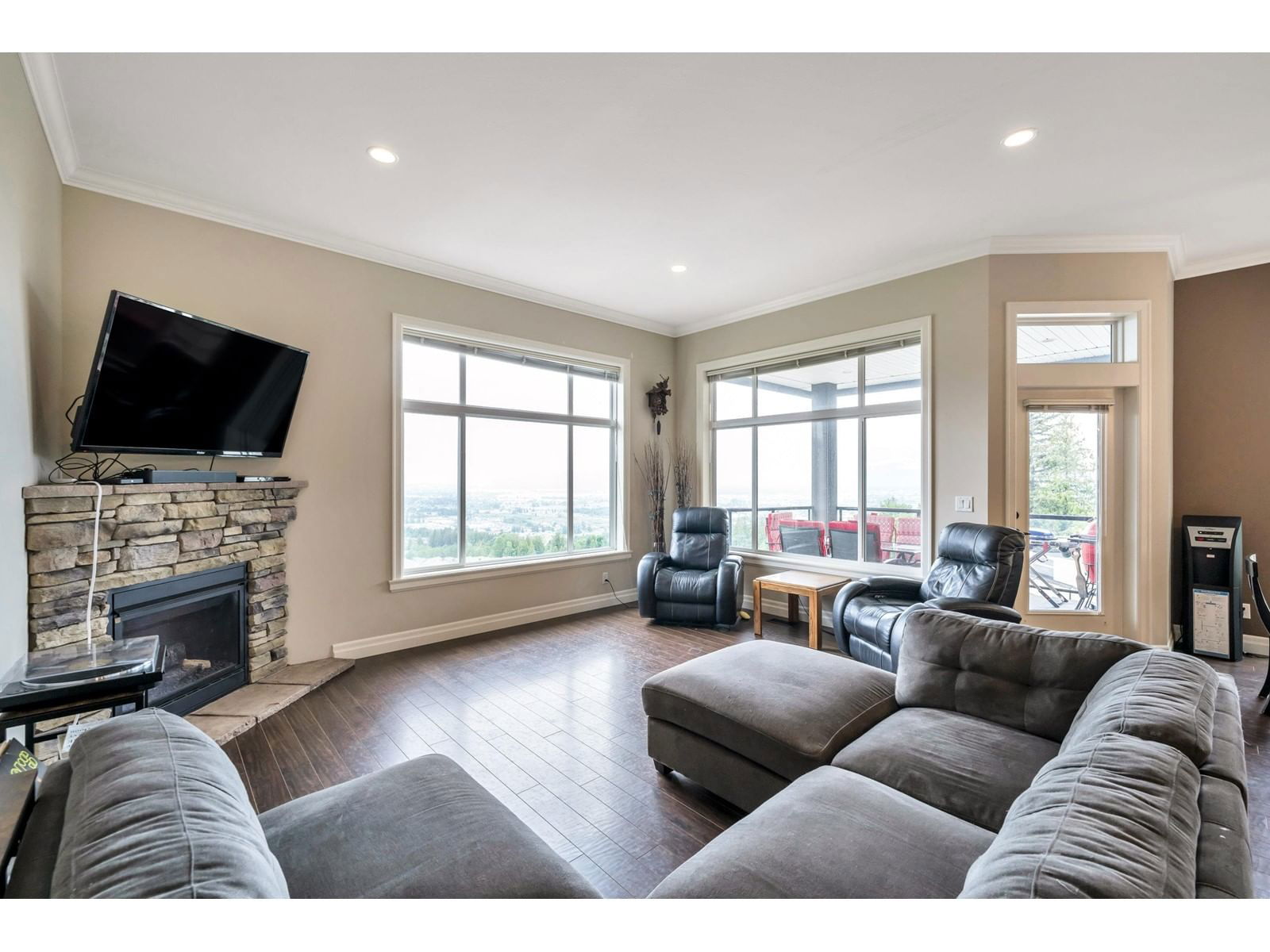 47137 MACFARLANE PLACE Image 3