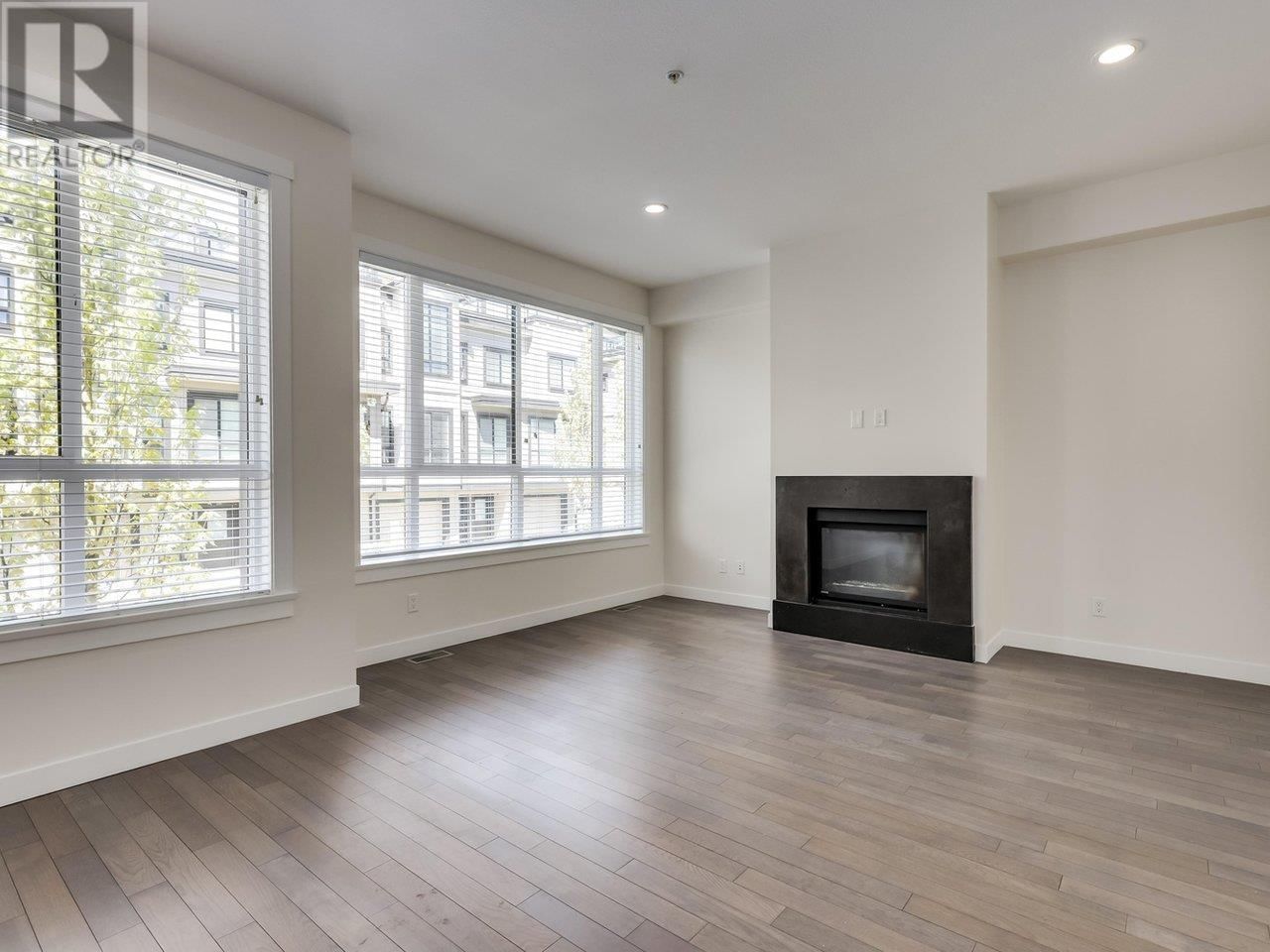 9 - 100 WOOD STREET Image 6