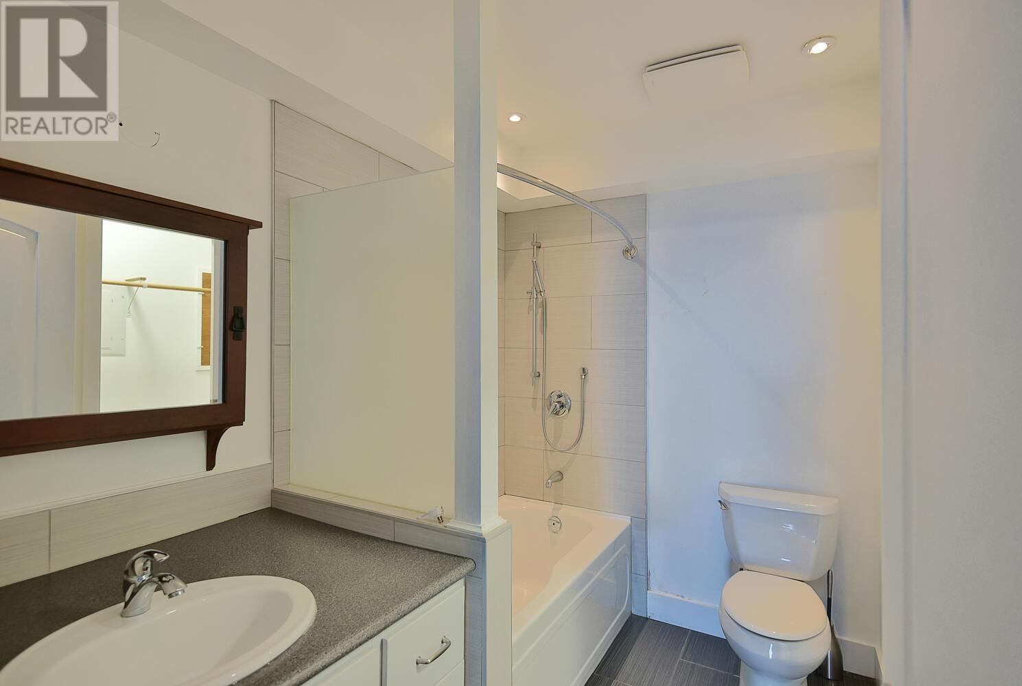 8429 REDROOFFS ROAD Image 25