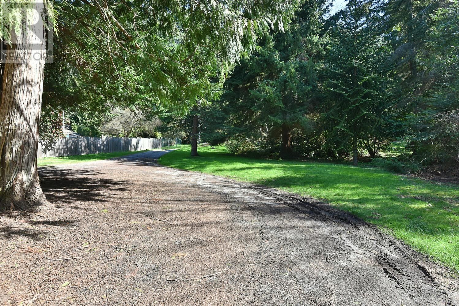 8429 REDROOFFS ROAD Image 29