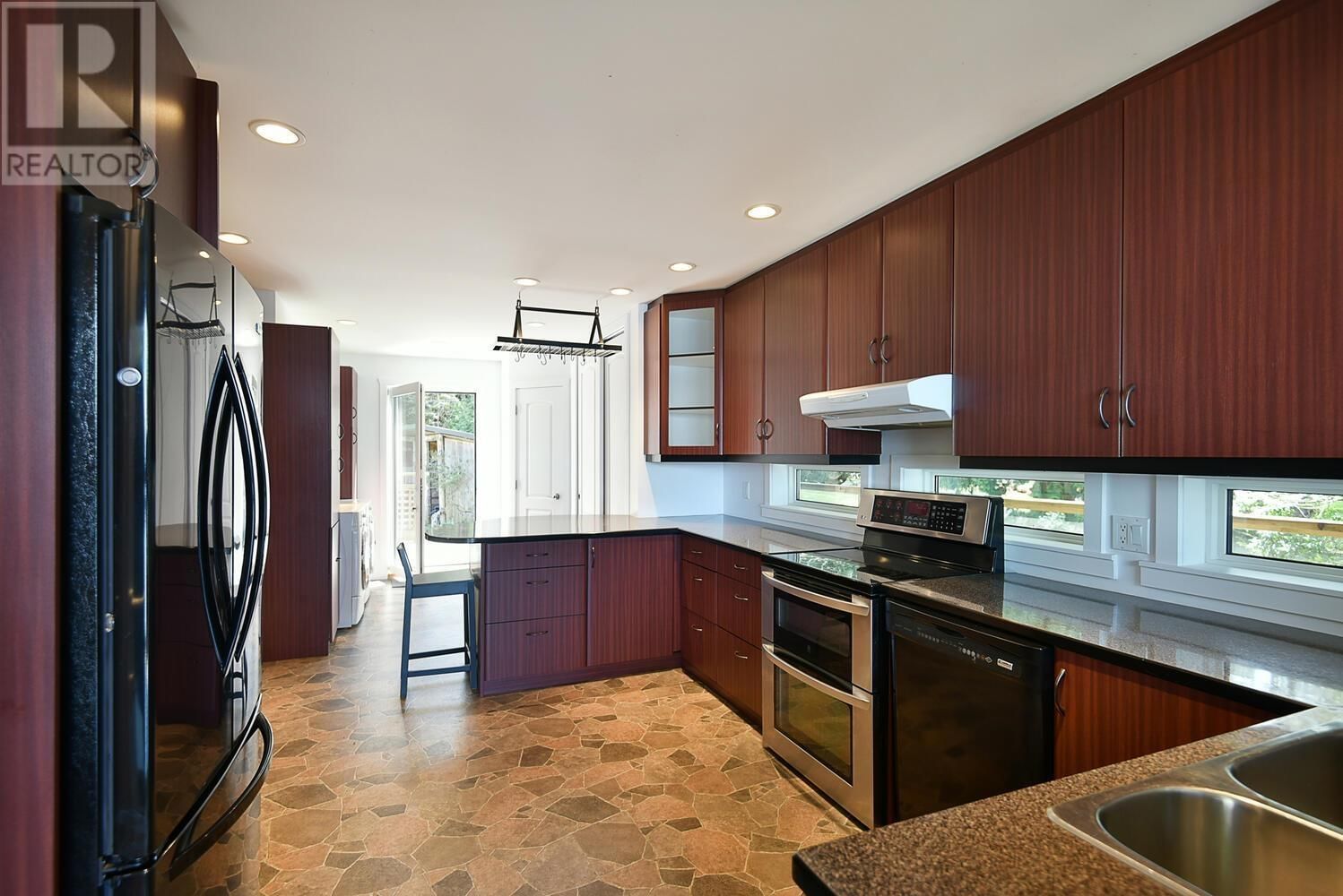 8429 REDROOFFS ROAD Image 6