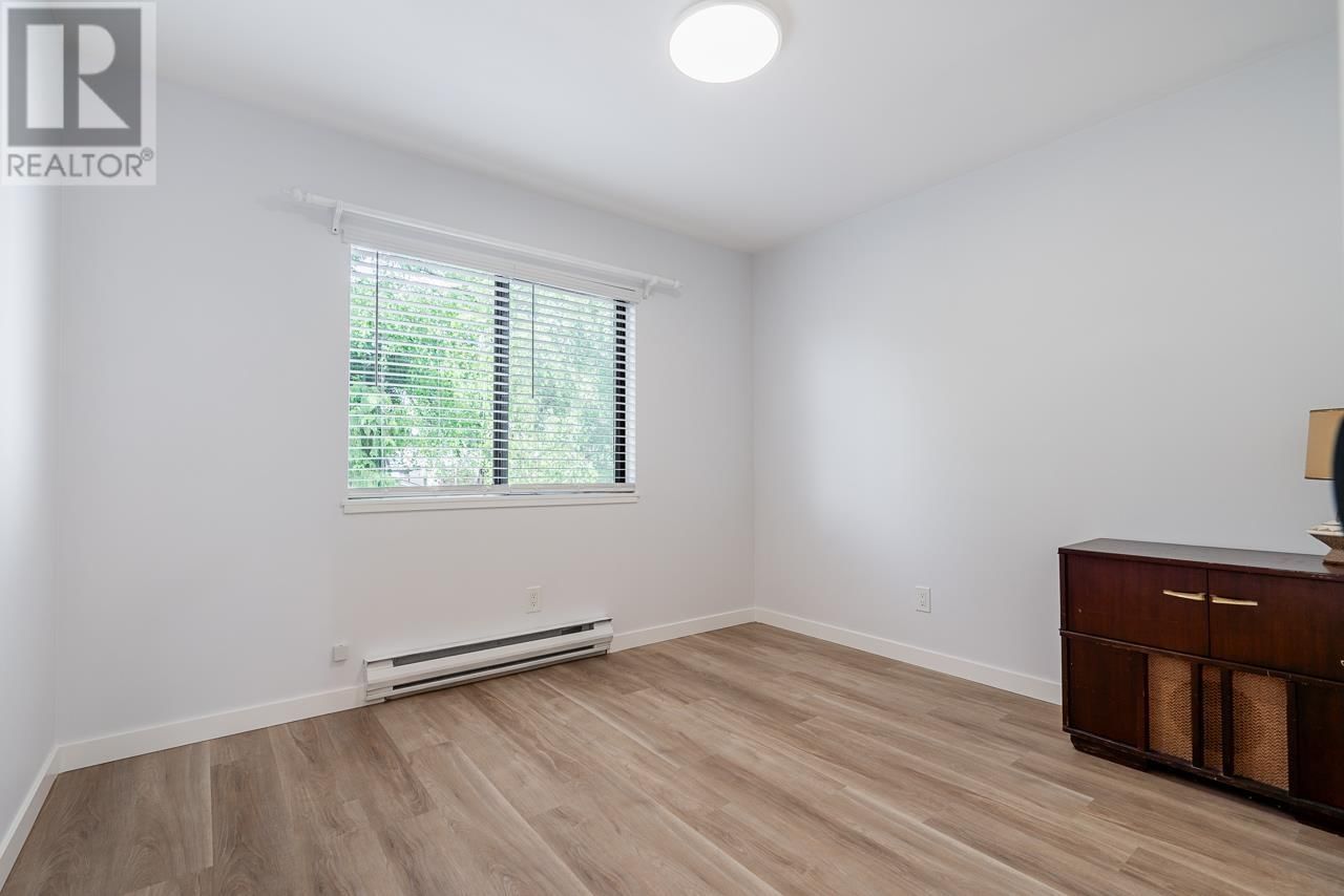 2933 42ND AVENUE Image 19
