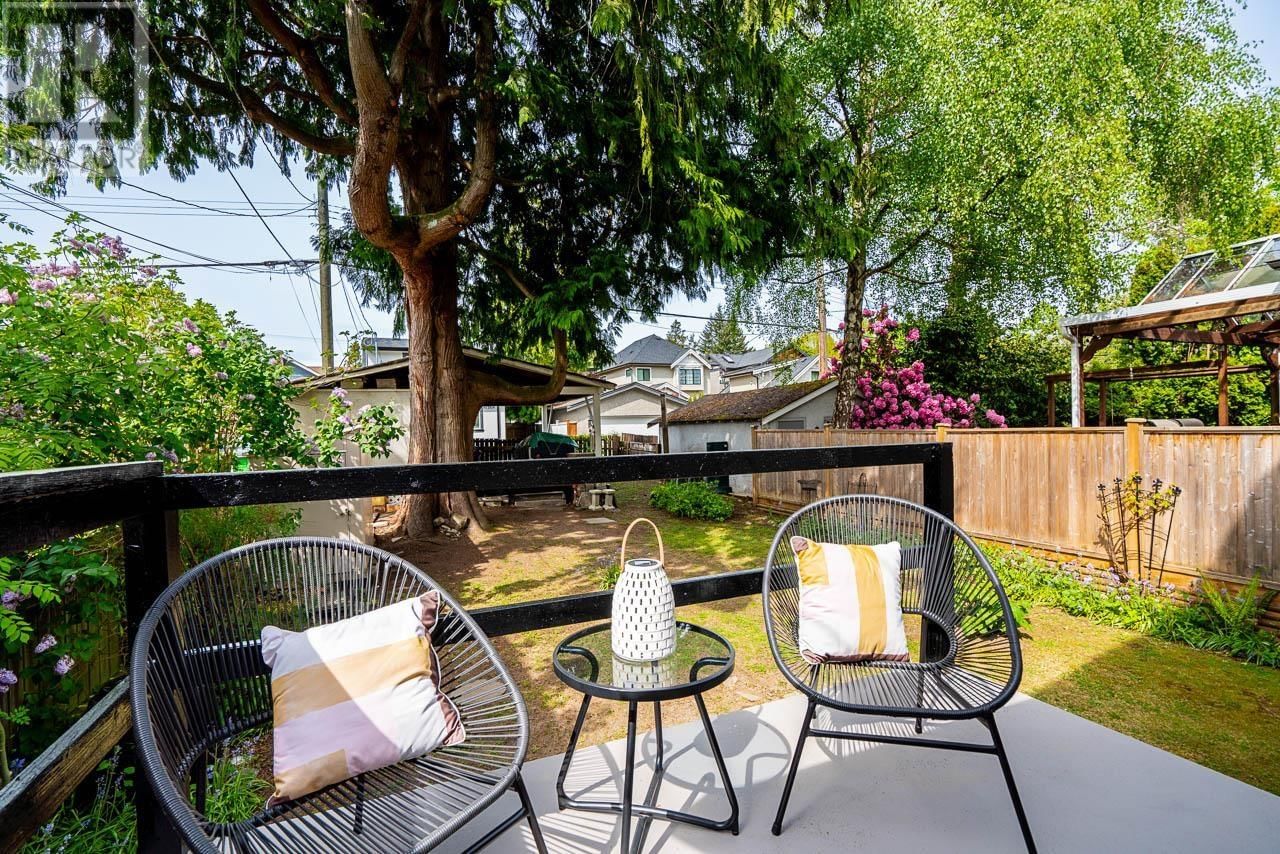 2933 42ND AVENUE Image 30