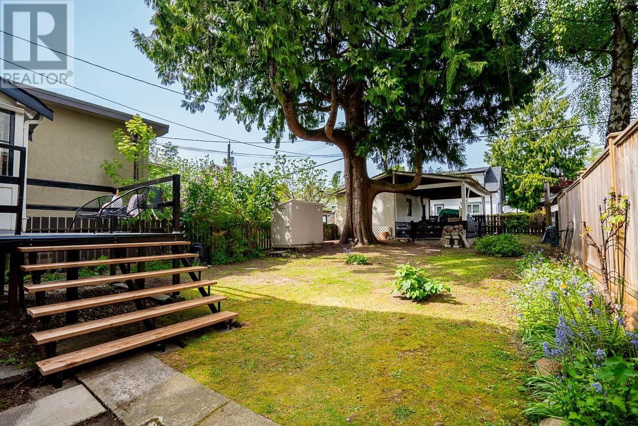 2933 42ND AVENUE Image 31
