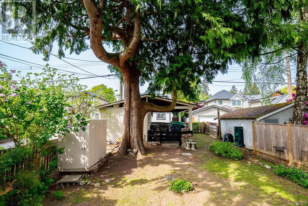 2933 42ND AVENUE Image 32