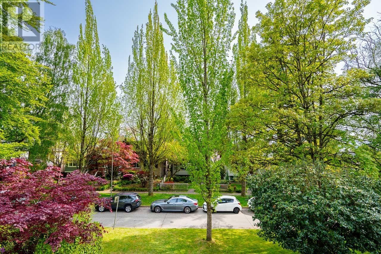 2933 42ND AVENUE Image 35
