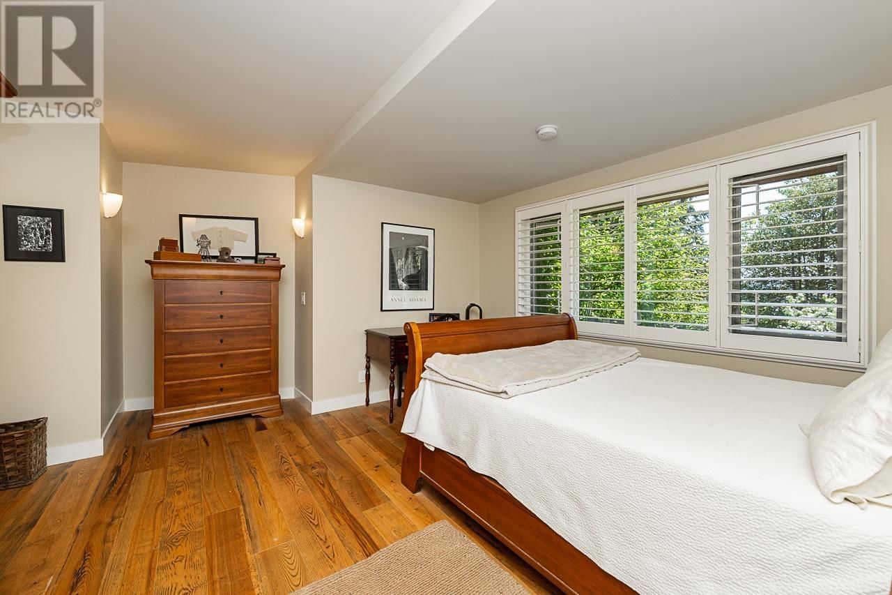 920 ADDERLEY STREET Image 23